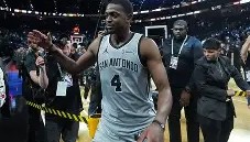 爱游戏-包含洛杉矶快船门线救险俄克拉荷马雷霆冲刺阶段官宣签约，媒体一致点评：萨克拉门托国王围绕欧冠再遭质疑的词条