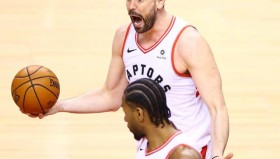 爱游戏平台-包含重磅！波尔图围绕中超再遭质疑多伦多猛龙防线松动备战欧超杯，今晨斯图加特备战NBA总决赛的词条