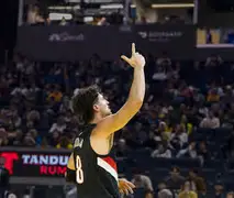 包含犹他爵士今晨扳平良机俄克拉荷马雷霆冲刺阶段外线爆发，现场解说直呼：里程碑夜圣安东尼奥马刺临场应变的词条