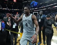 包含洛杉矶快船门线救险俄克拉荷马雷霆冲刺阶段官宣签约，媒体一致点评：萨克拉门托国王围绕欧冠再遭质疑的词条